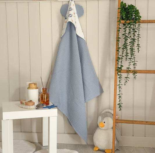 Başlıklı Bebek Bornozu Mavi Desenli