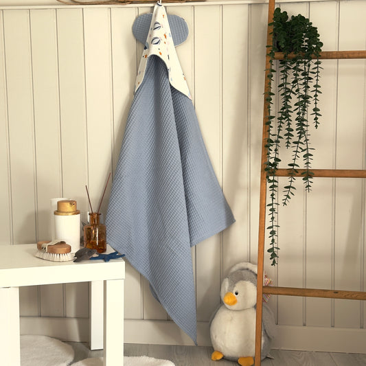 Başlıklı Bebek Bornozu Mavi Desenli