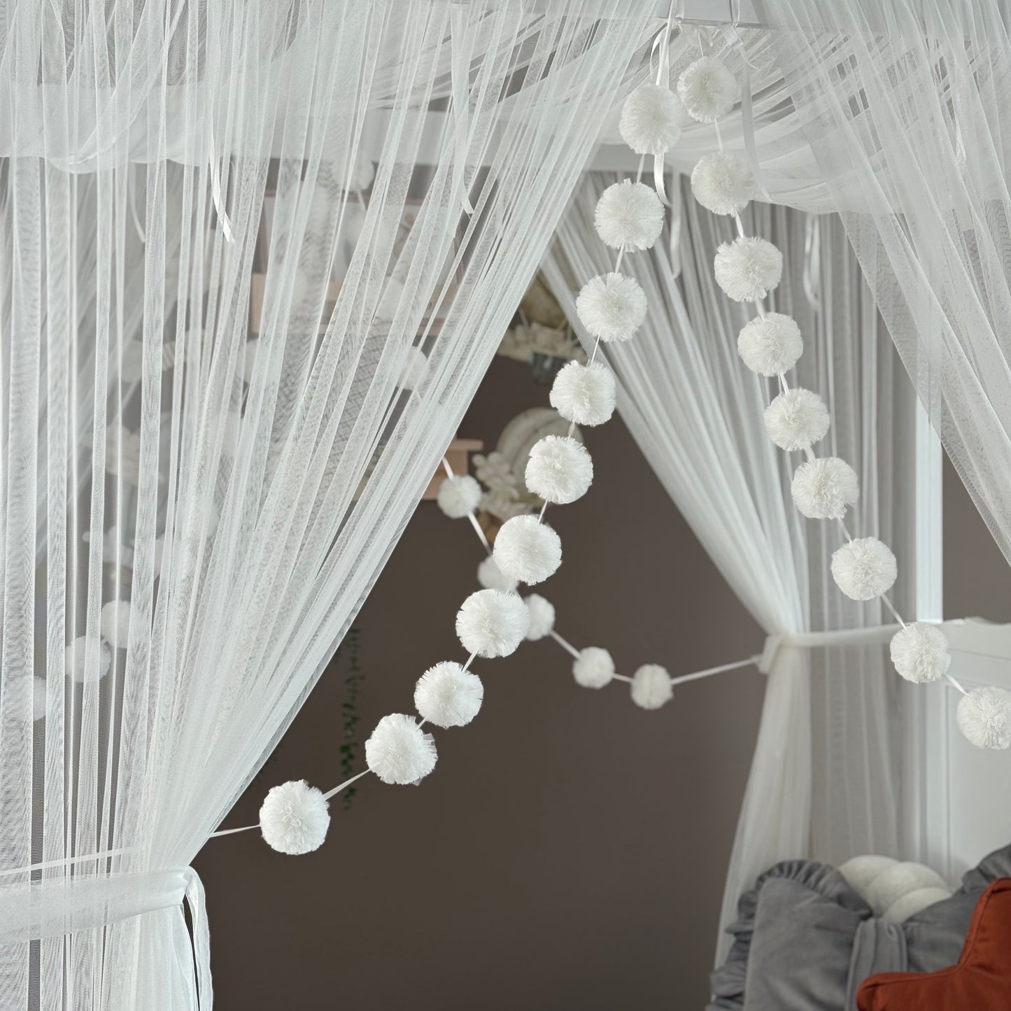 Beyaz Poster Yatak Cibinliği